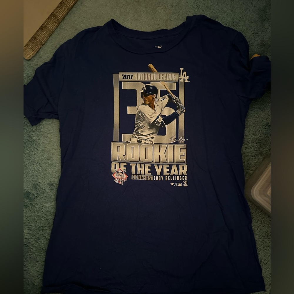 Los Angeles Dodgers Cody Bellinger 2017 rookie of the year youth XL shirt